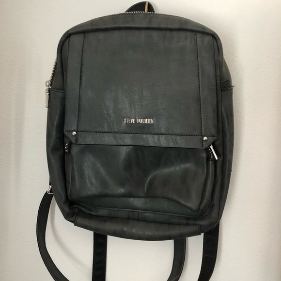 Steve Madden Handbags - Cute backpack 🎒